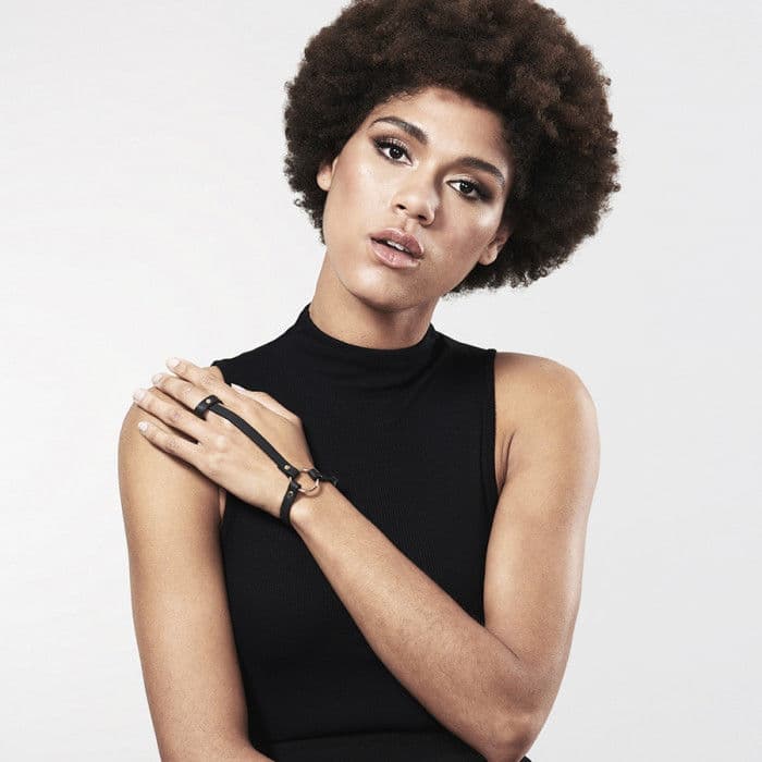 BIJOUX - INDISCRETS MAZE BRACELET / HAND HARNESS BLACK 2
