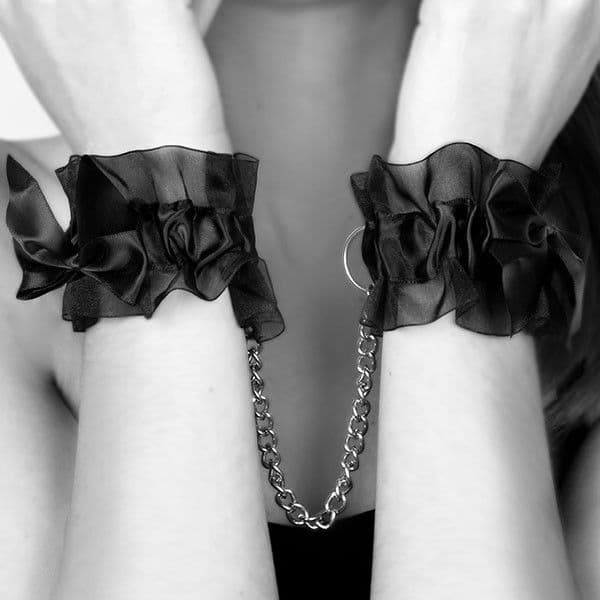 BIJOUX - INDISCRETS FROU FROU ORGANZA HANDCUFFS 5